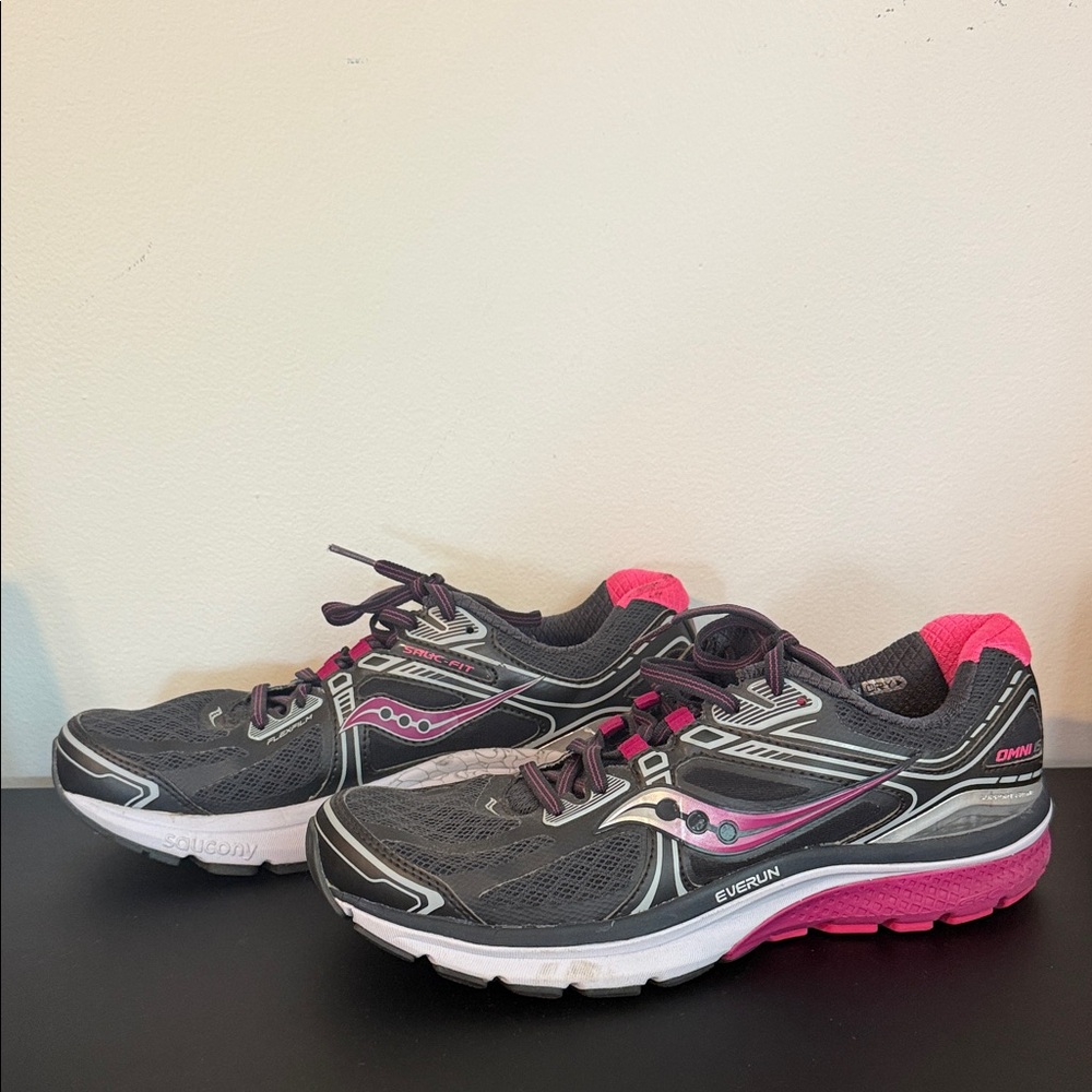 Like New - Saucony Everun Omni 15 Women's Charcoal and Pink Athletic Shoes